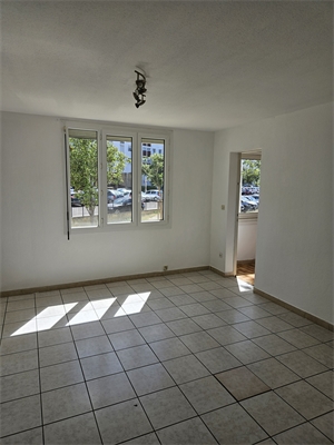 appartement à la location -   66100  PERPIGNAN, surface 63 m2 location appartement - APR717367